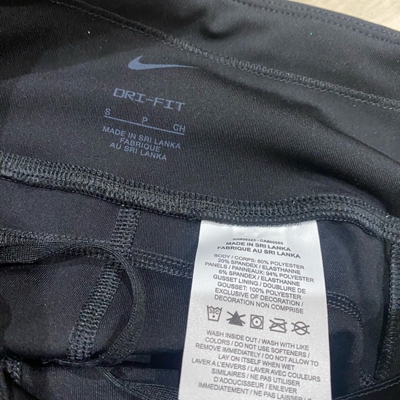 Nike Dri-Fit Black Leggings Size Small | Dual Logo | Zip Pocket | Like New - Picture 3 of 4
